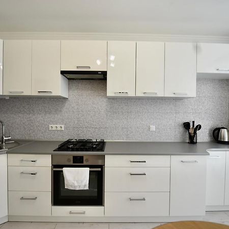 Cozy Apartment Next To The Park Ternopil Buitenkant foto