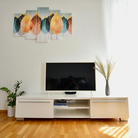 Cozy Apartment Next To The Park Ternopil Buitenkant foto