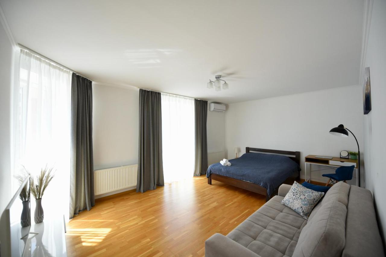 Cozy Apartment Next To The Park Ternopil Buitenkant foto
