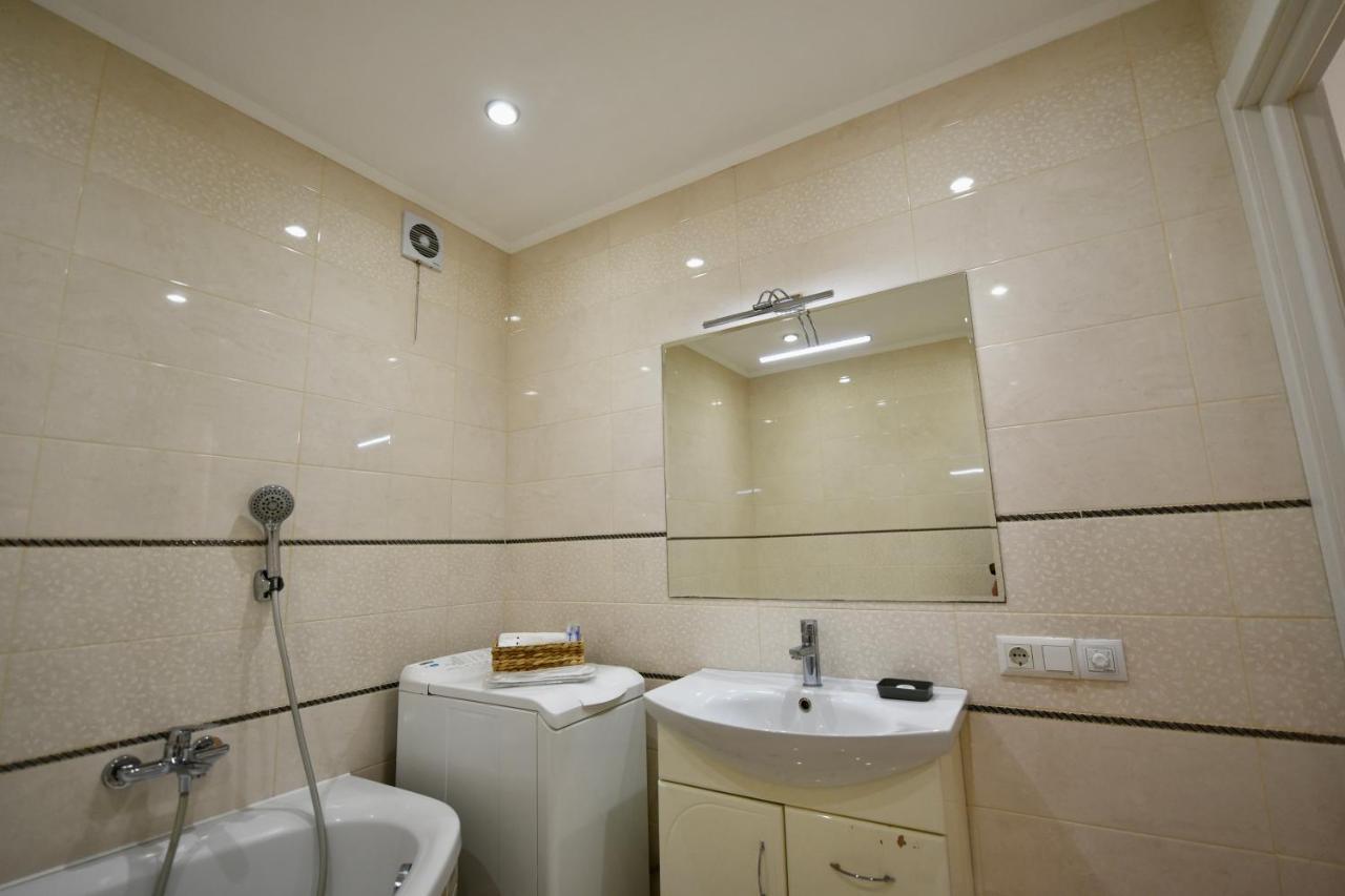 Cozy Apartment Next To The Park Ternopil Buitenkant foto