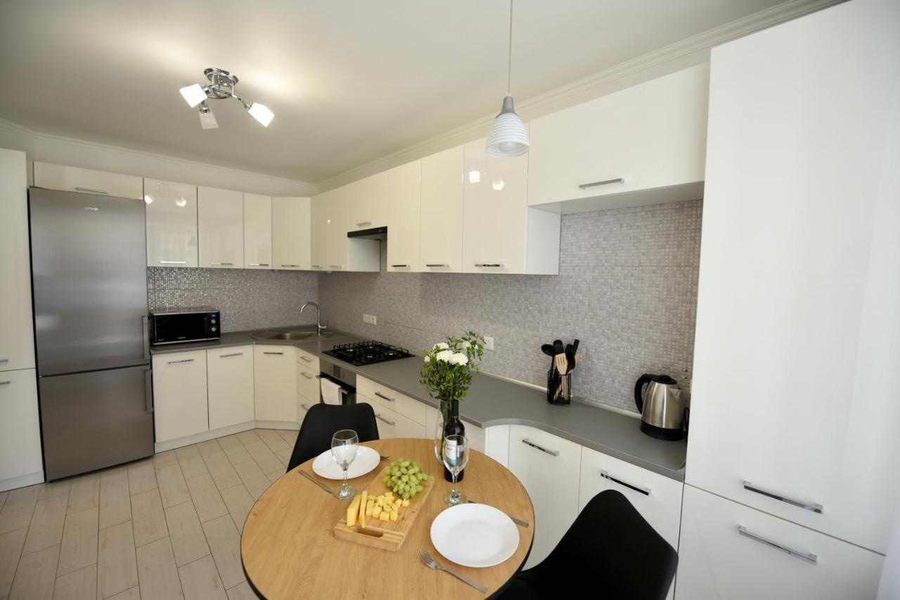 Cozy Apartment Next To The Park Ternopil Buitenkant foto