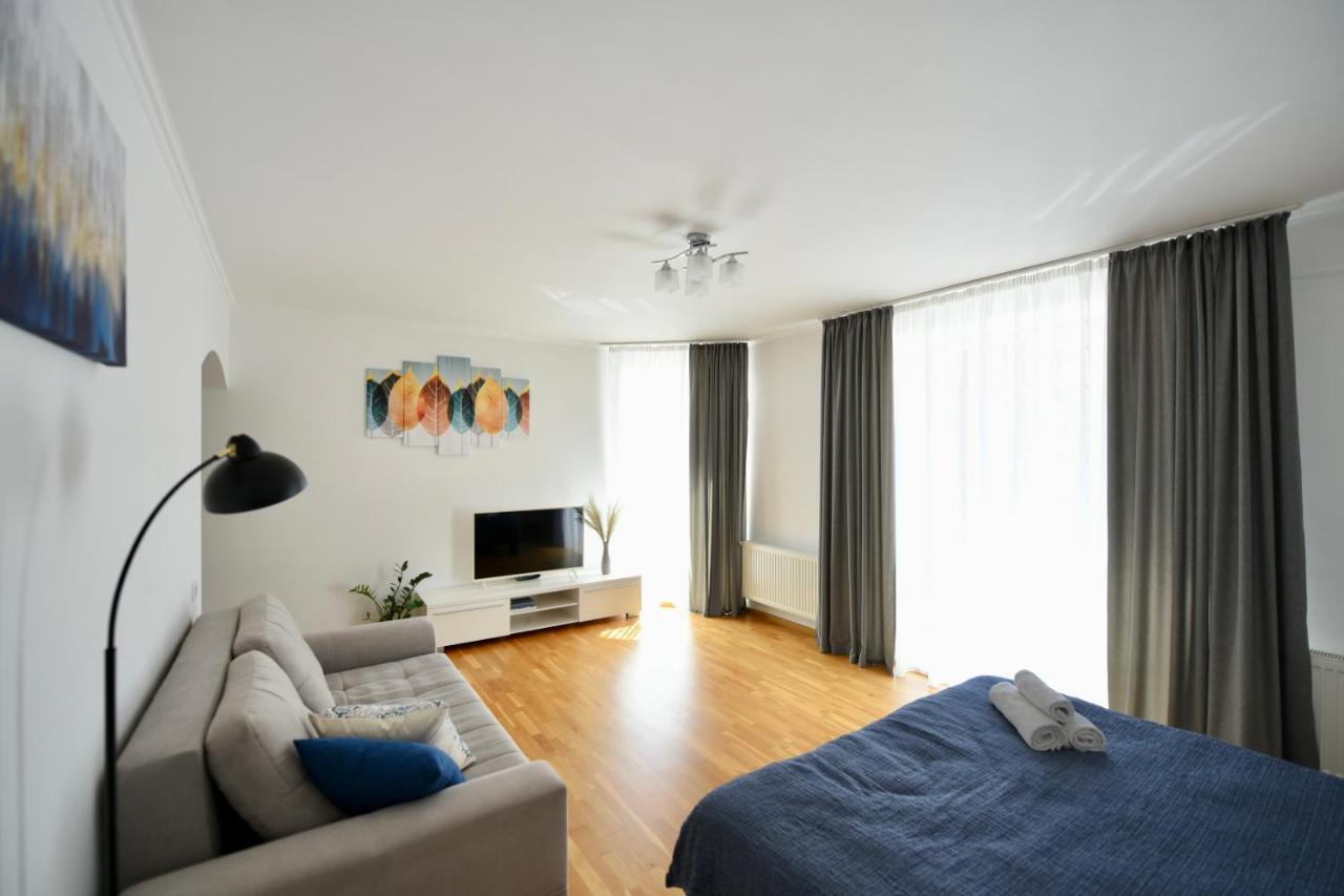 Cozy Apartment Next To The Park Ternopil Buitenkant foto