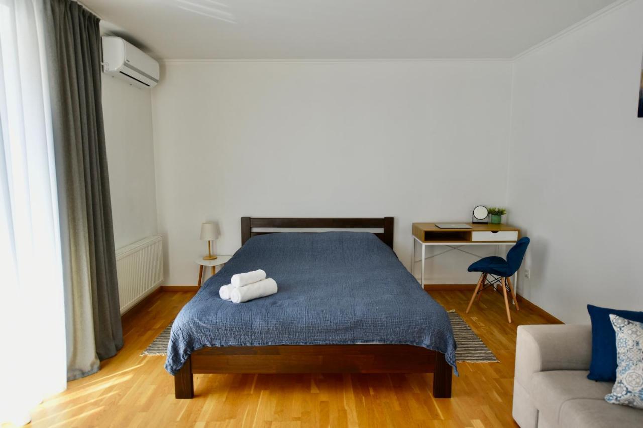 Cozy Apartment Next To The Park Ternopil Buitenkant foto