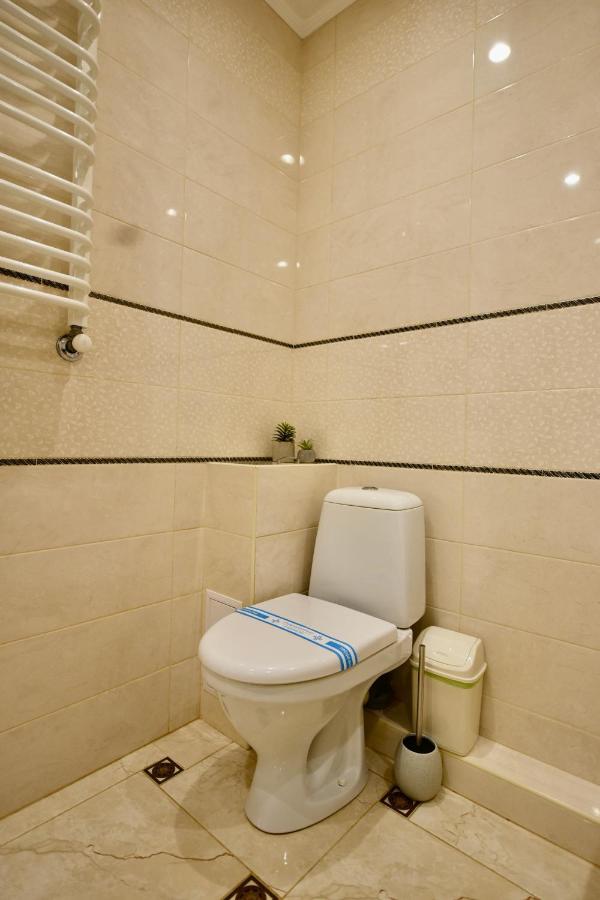 Cozy Apartment Next To The Park Ternopil Buitenkant foto