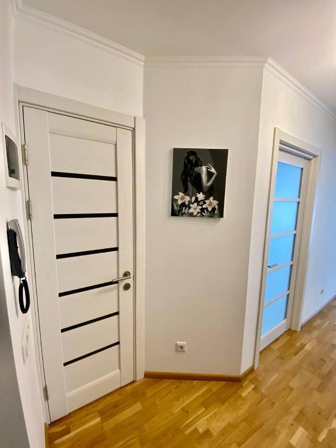 Cozy Apartment Next To The Park Ternopil Buitenkant foto